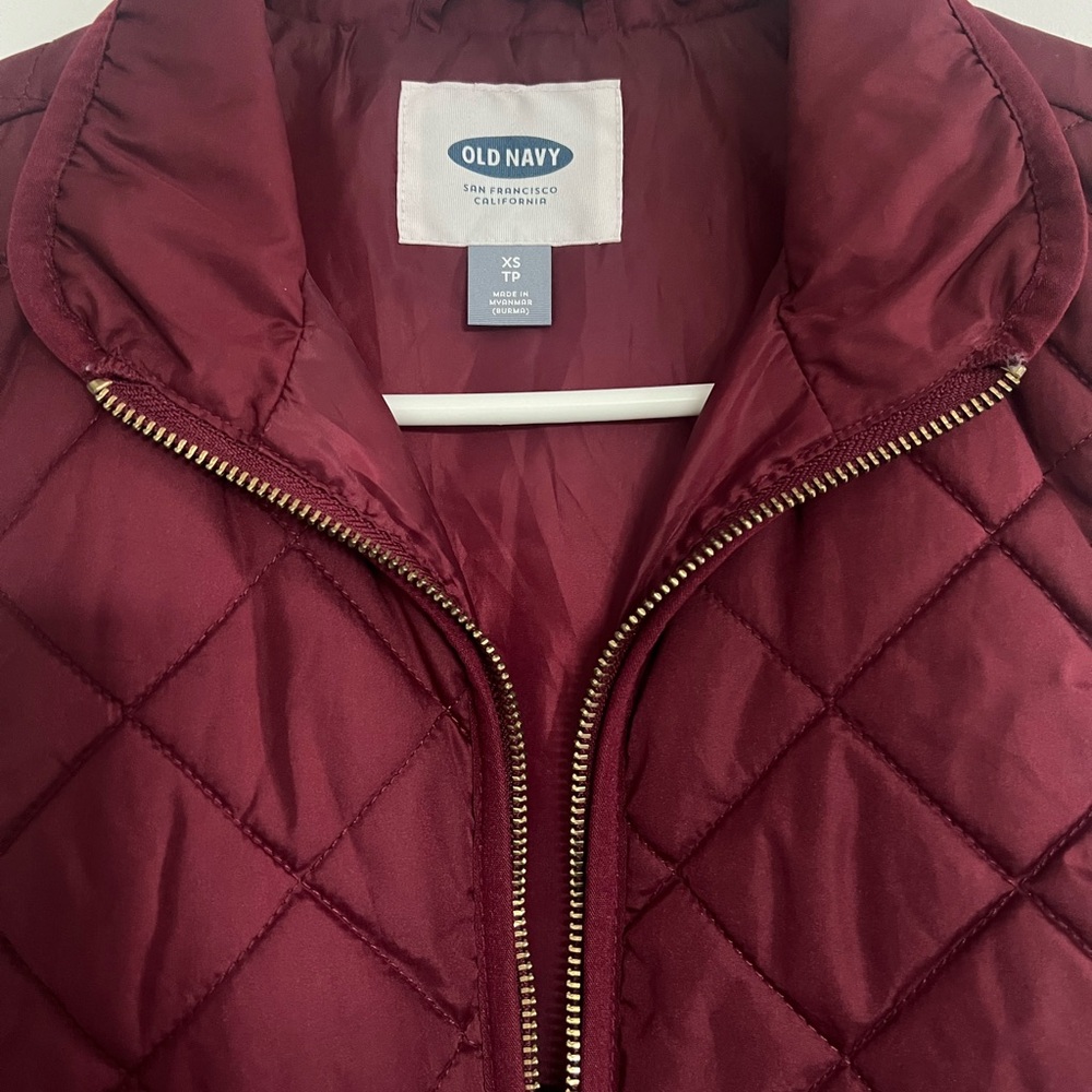 Old Navy Maroon Quilted Vest - Picture 4 of 6